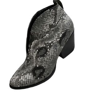 Corky's Holiday Ankle Boots Snake Skin Size 10